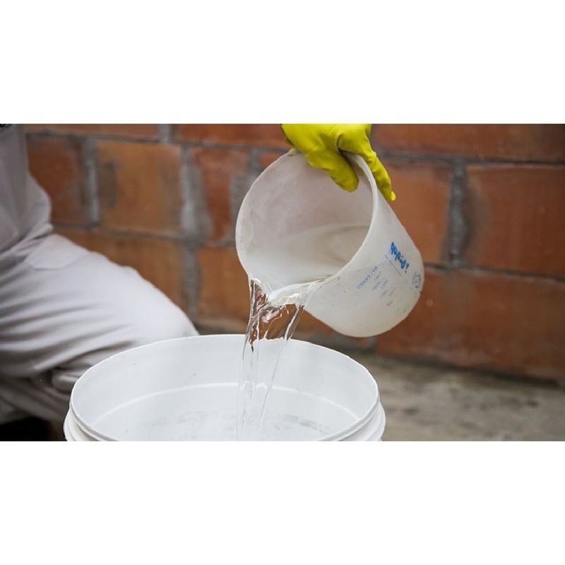 1100651_aditivo-plastificante-1lt-quartzolit_m1_636376974462829233