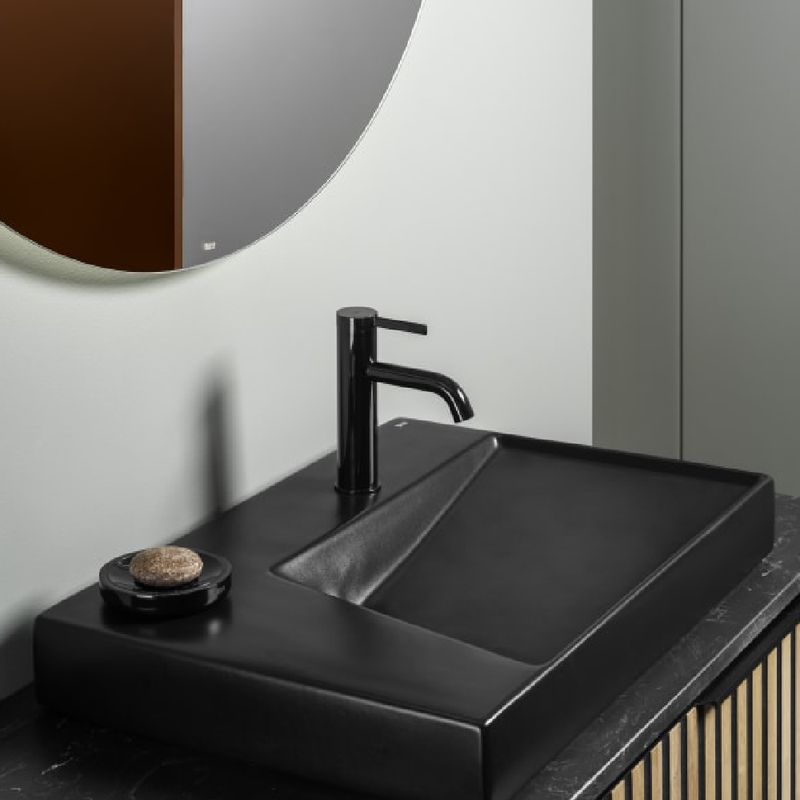 Torneira-para-Lavatorio-de-Mesa-Bica-Baixa-Ona-Titanium-Black-Roca--1-
