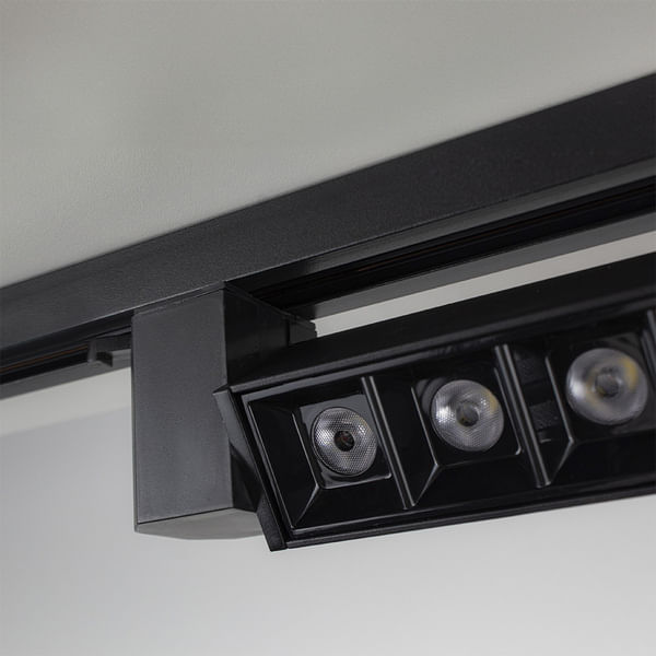 spot_direcionavel_para_trilho_eletrificado_blumenau_led_up_li_1571983389_be5c_600x600.jpg